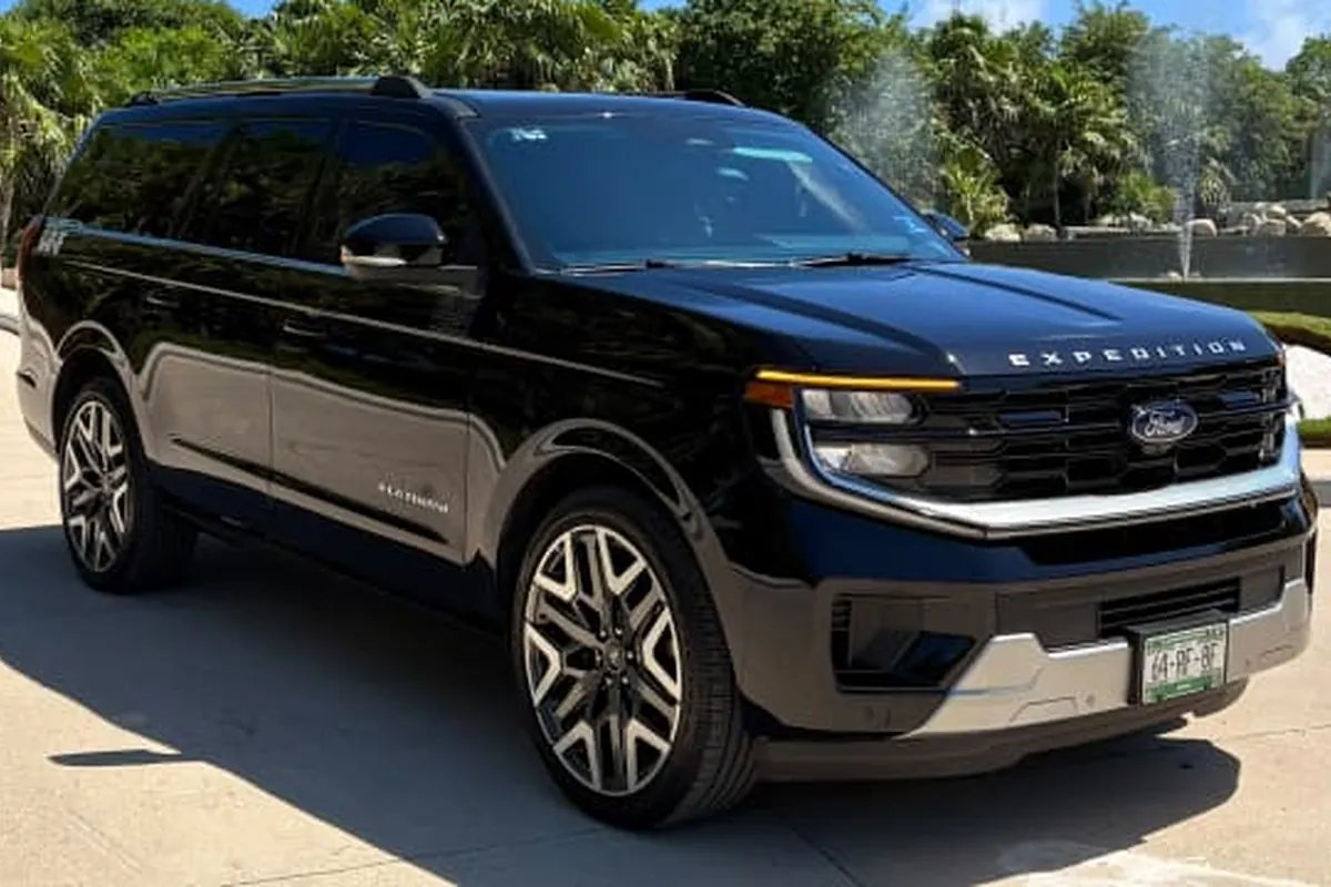 Ford Expedition Platinum – transporte privado Surfing on the Road Cancún