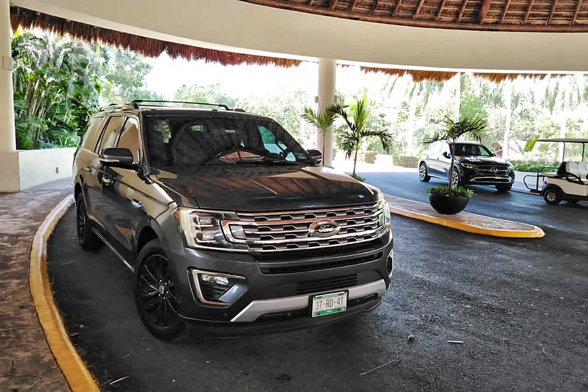 Ford Expedition – transporte privado Surfing on the Road Cancún